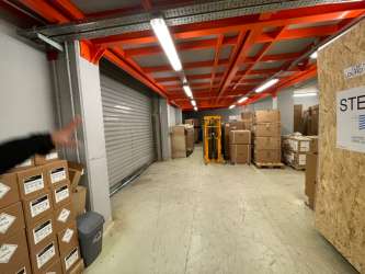 BİR GAYRİMENKUL`DEN KAVACIK`TA OTOBANA YAKIN ARAÇ GİREBİLİR 450m2 DEPO